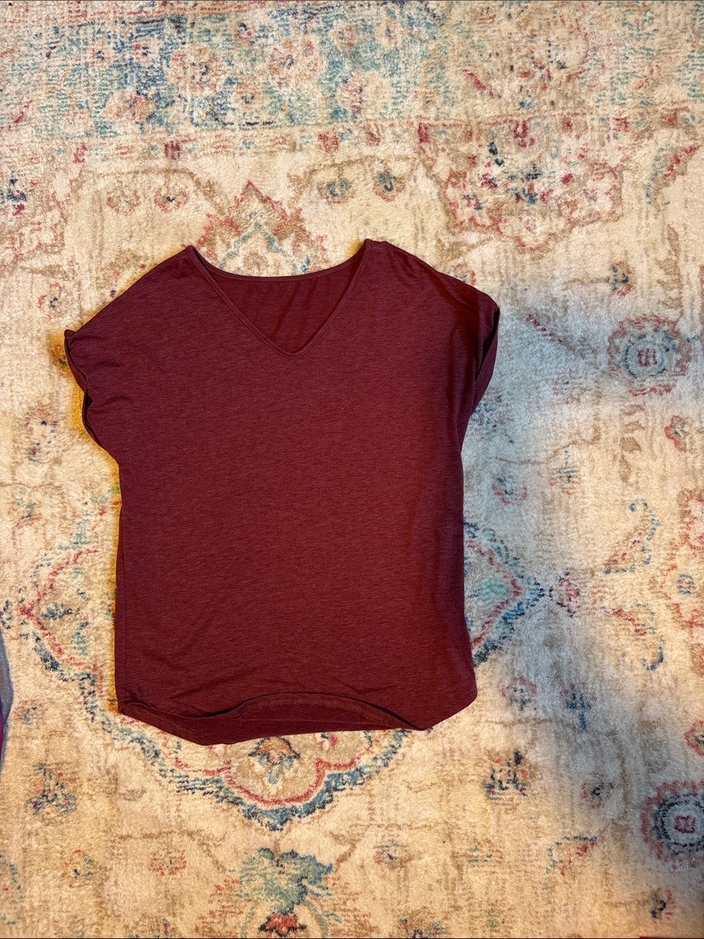 Women's V-Neck Short Sleeve Top in Burgundy